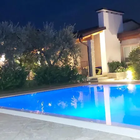 Casa Pergola 2 - Fronte Piscina, Parking شقة